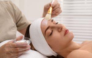 Le peeling superficiel, une peau éclatante pour l’été !